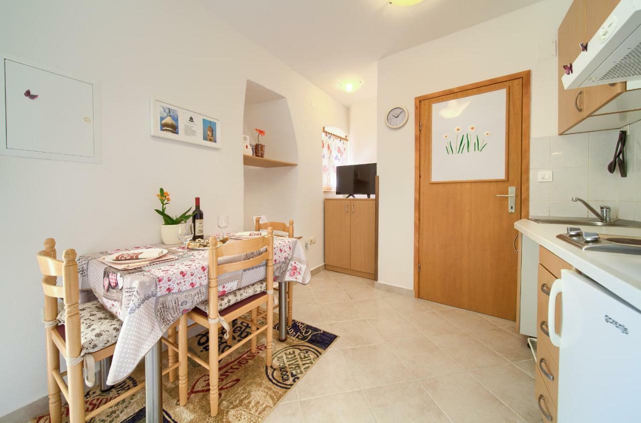 Hrast Apartment Krk Town Exterior photo