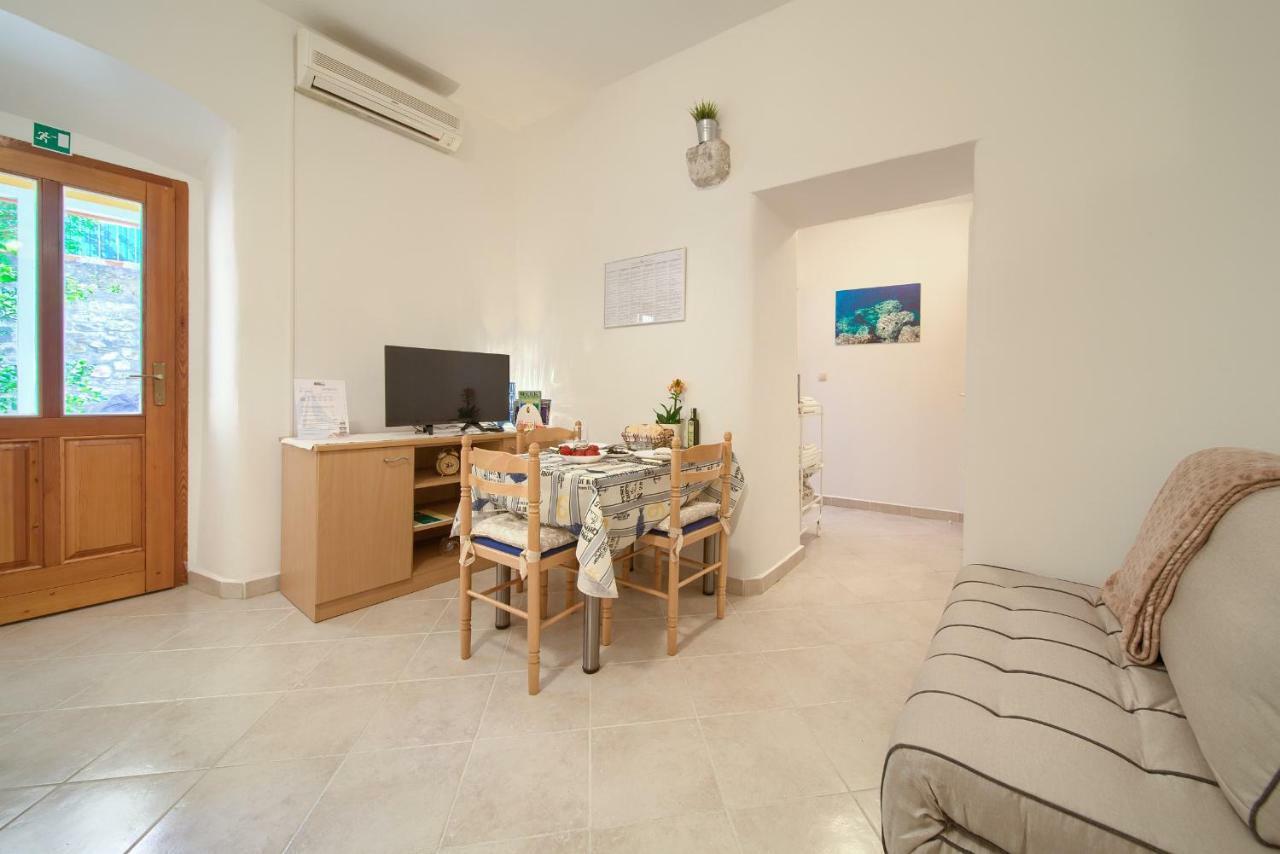 Hrast Apartment Krk Town Exterior photo